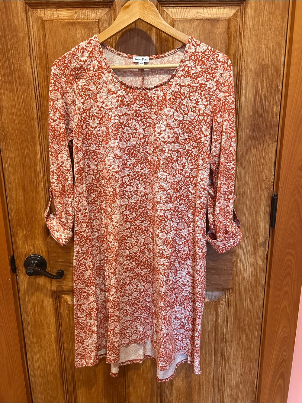 LoveFire Medium Lush Woodgrain Floral Shift Dress - Rust/White